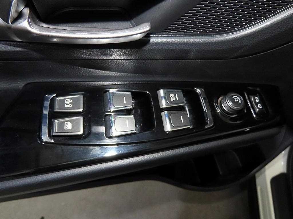 KG모빌리티(쌍용) 코란도 뷰티풀코란도 2WD 디젤 1.6 C5 이미지 13