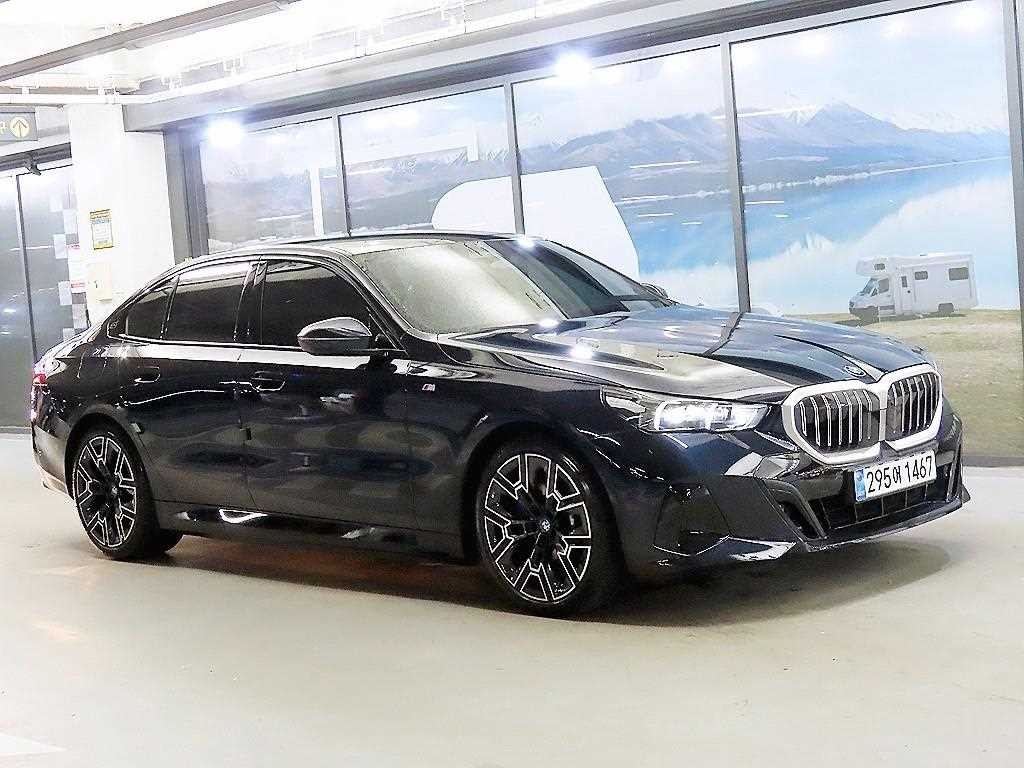 BMW 5시리즈 5시리즈 (G60) 530e M 스포츠 이미지 1