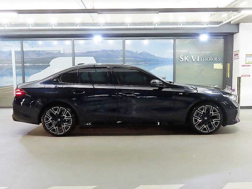 BMW 5시리즈 5시리즈 (G60) 530e M 스포츠 이미지 3