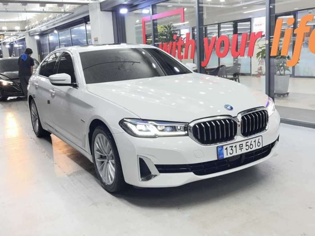 BMW 5시리즈 5시리즈 (G30) 530e M 스포츠 이미지 1