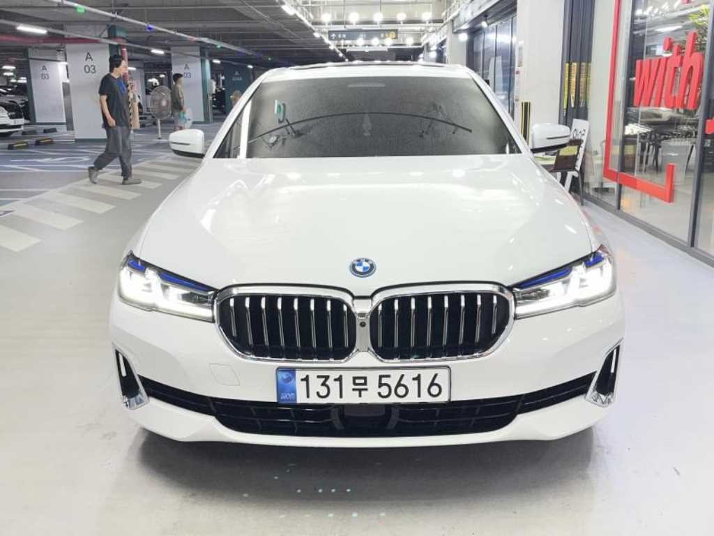 BMW 5시리즈 5시리즈 (G30) 530e M 스포츠 이미지 2