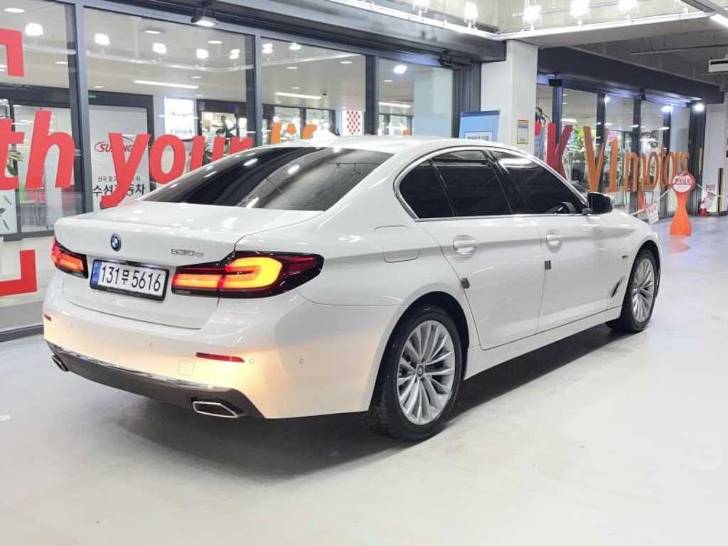 BMW 5시리즈 5시리즈 (G30) 530e M 스포츠 이미지 3