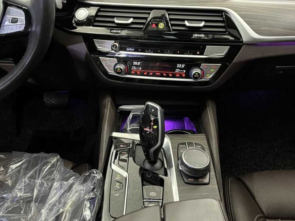 BMW 5시리즈 5시리즈 (G30) 530e M 스포츠 이미지 7