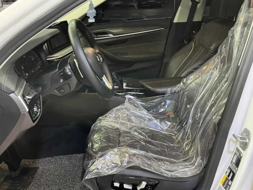 BMW 5시리즈 5시리즈 (G30) 530e M 스포츠 이미지 8