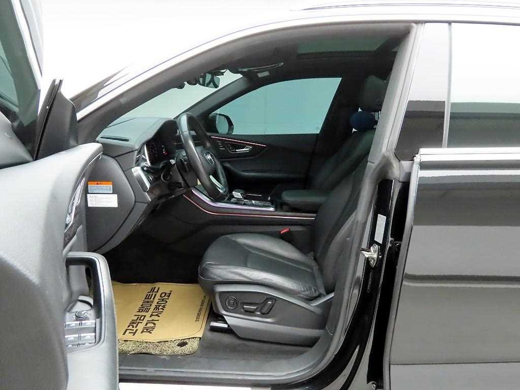 아우디 Q8 45 TDI 콰트로 프리미엄 이미지 12