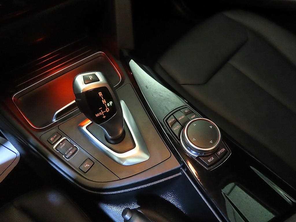 BMW 3시리즈 3시리즈 (F30) 320d 이미지 12