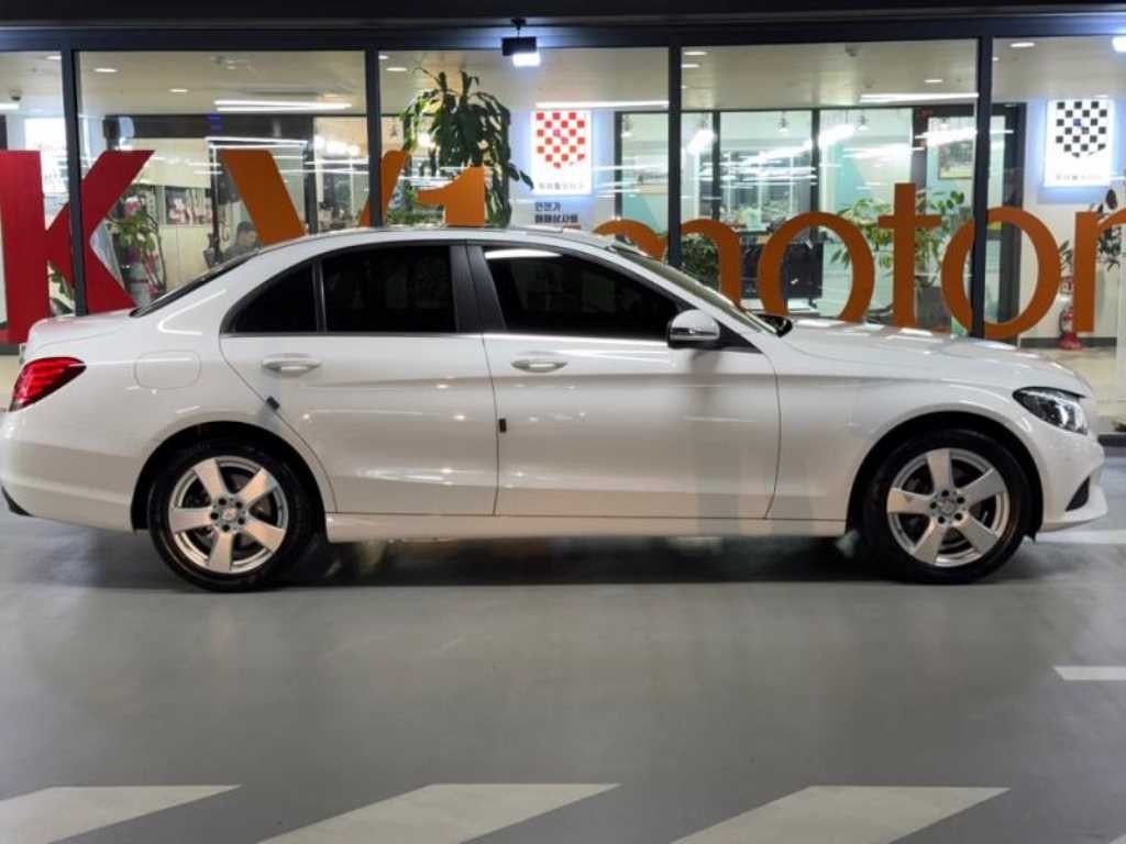 벤츠 C 클래스 C클래스 W205 C200 이미지 3