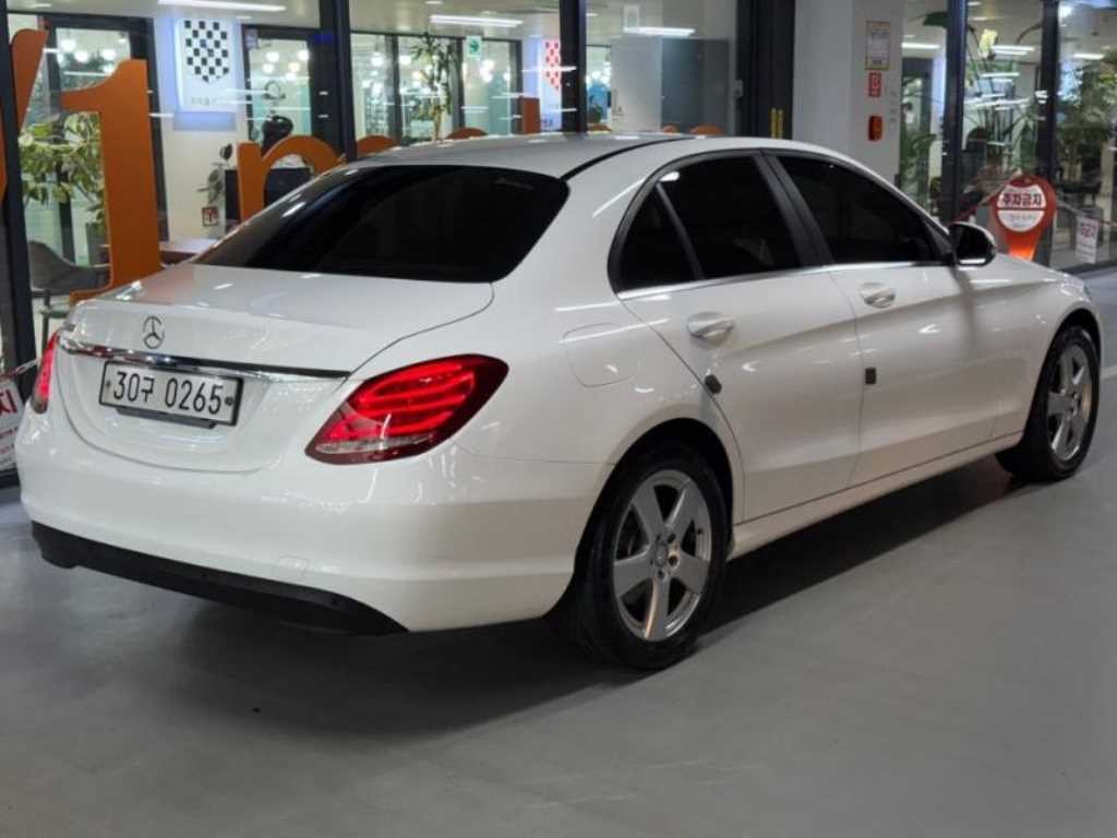 벤츠 C 클래스 C클래스 W205 C200 이미지 4