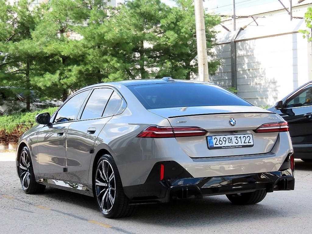 BMW 5시리즈 5시리즈 (G60) 530i xDrive M 스포츠 이미지 3