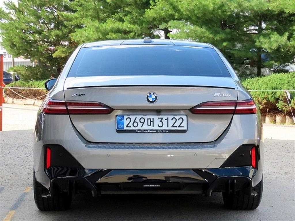 BMW 5시리즈 5시리즈 (G60) 530i xDrive M 스포츠 이미지 4