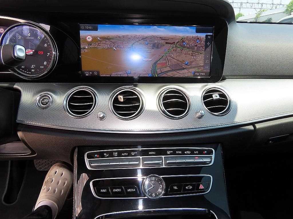 벤츠 E 클래스 E-클래스 W213 E200 아방가르드 이미지 14