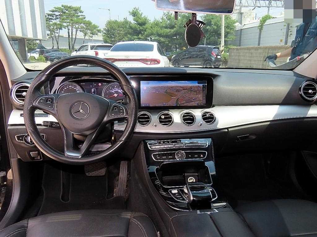 벤츠 E 클래스 E-클래스 W213 E200 아방가르드 이미지 7