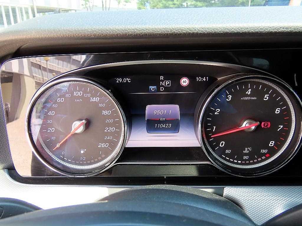 벤츠 E 클래스 E-클래스 W213 E200 아방가르드 이미지 9