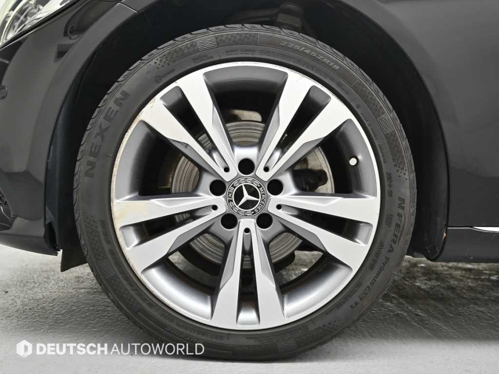 벤츠 C 클래스 C클래스 W205 C220 d 4MATIC 아방가르드 이미지 5