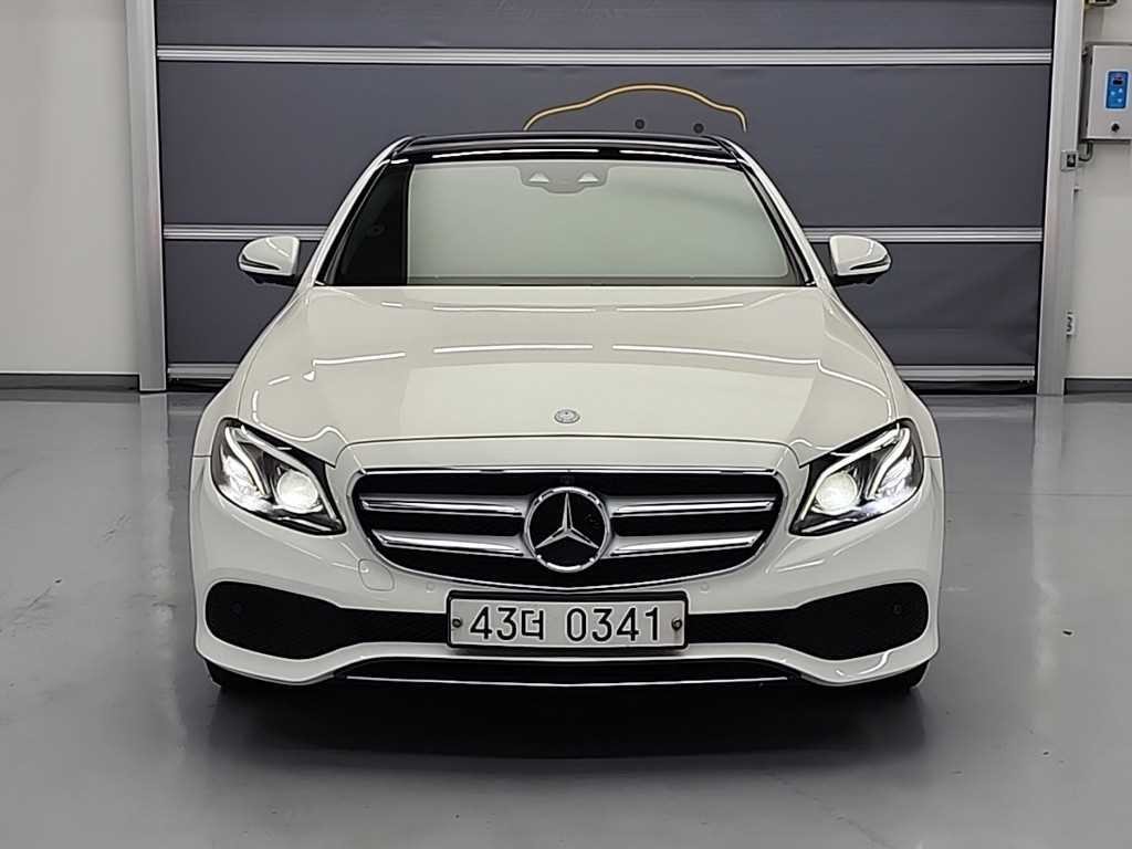 벤츠 E 클래스 E-클래스 W213 E300 4MATIC 아방가르드인텔리전트드라이브 이미지 1