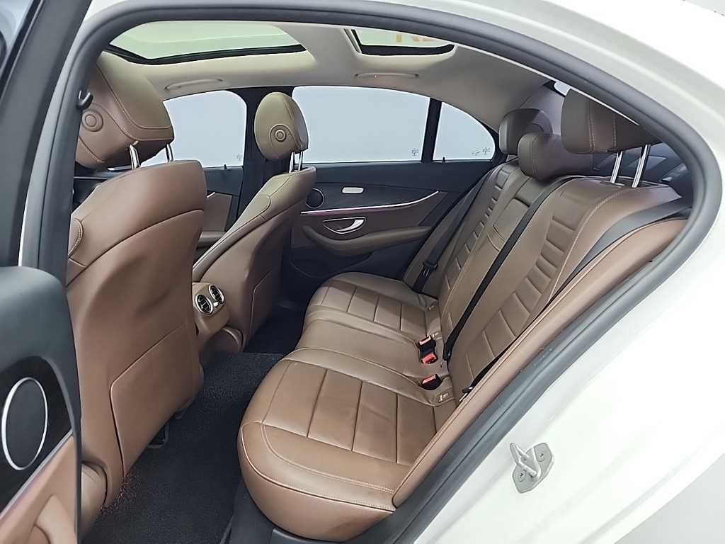 벤츠 E 클래스 E-클래스 W213 E300 4MATIC 아방가르드인텔리전트드라이브 이미지 12