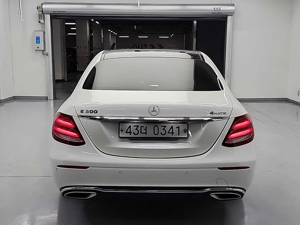 벤츠 E 클래스 E-클래스 W213 E300 4MATIC 아방가르드인텔리전트드라이브 이미지 3