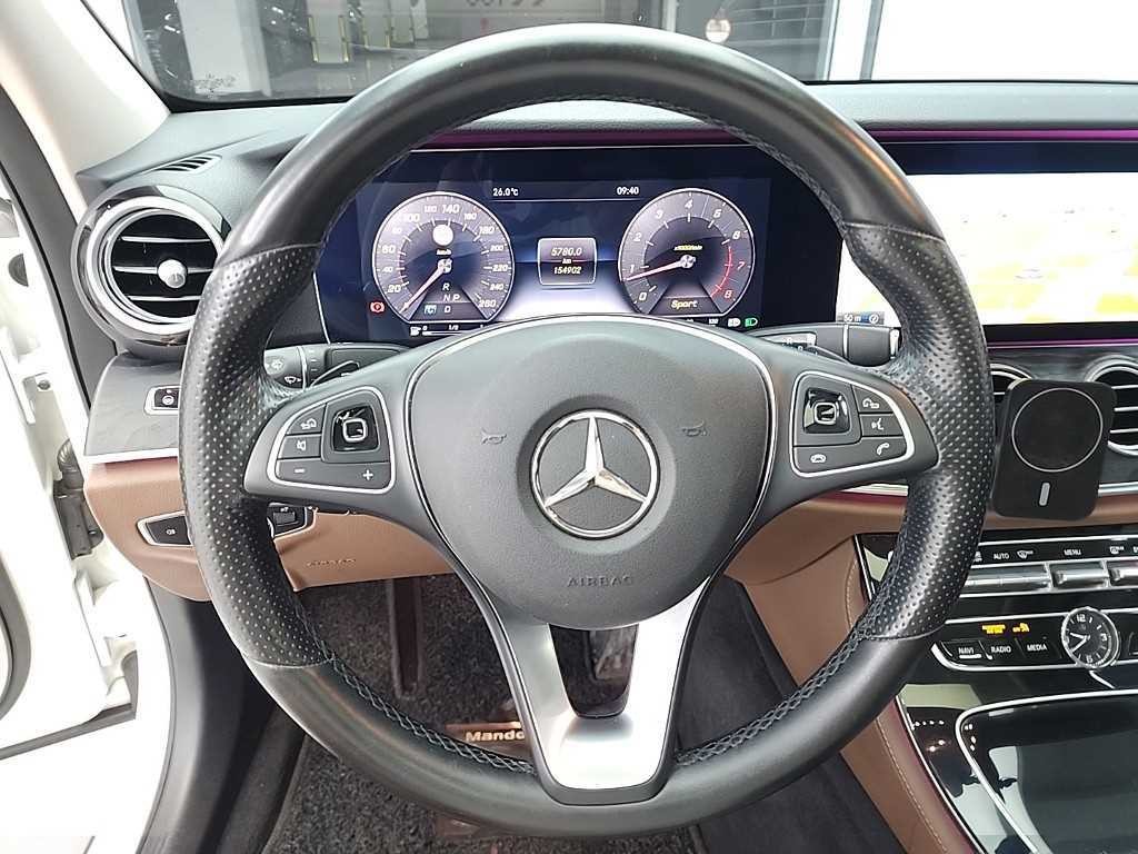 벤츠 E 클래스 E-클래스 W213 E300 4MATIC 아방가르드인텔리전트드라이브 이미지 9