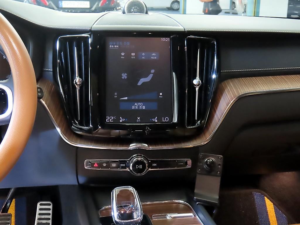 볼보 XC60 XC60(2세대) B5 AWD 인스크립션 이미지 11