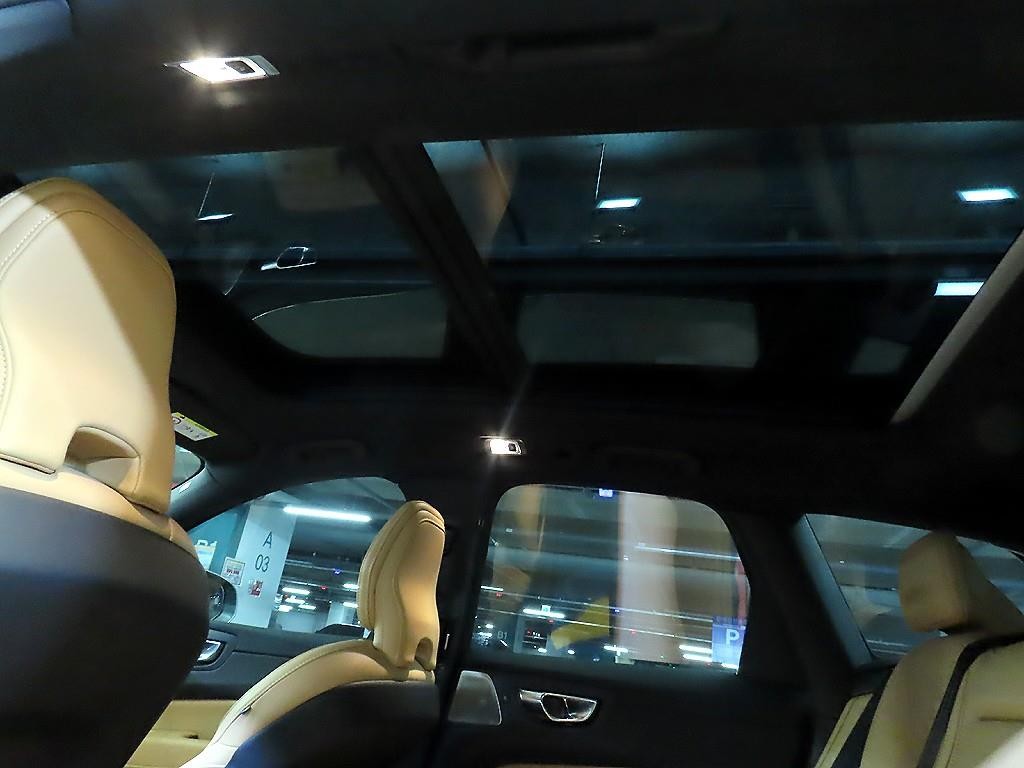 볼보 XC60 XC60(2세대) B5 AWD 인스크립션 이미지 12