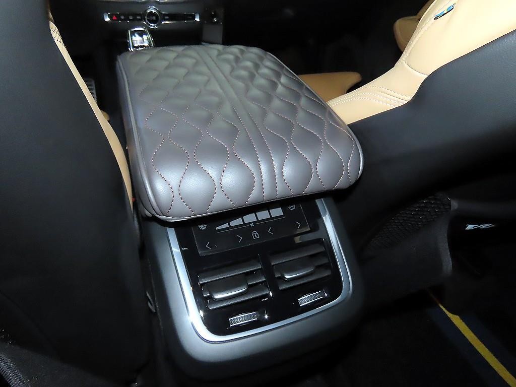 볼보 XC60 XC60(2세대) B5 AWD 인스크립션 이미지 16