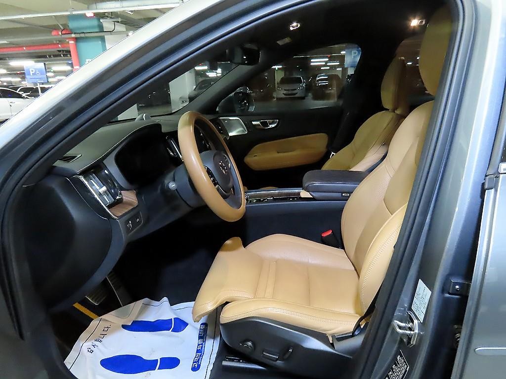 볼보 XC60 XC60(2세대) B5 AWD 인스크립션 이미지 6