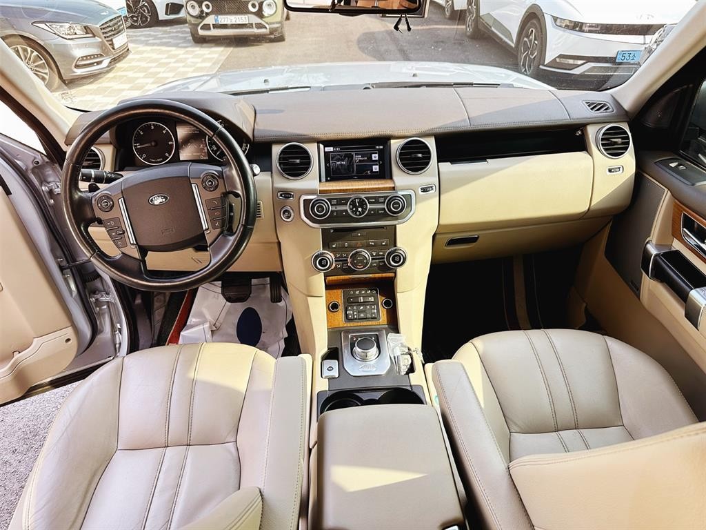 랜드로버 디스커버리 디스커버리4 3.0 SDV6 HSE 이미지 5