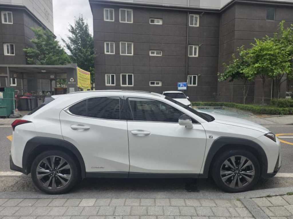 렉서스 UX UX 250h 2.0 F 스포츠 2WD 이미지 3