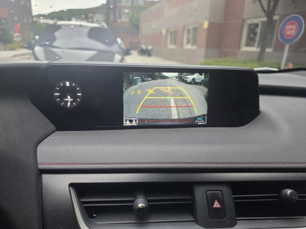렉서스 UX UX 250h 2.0 F 스포츠 2WD 이미지 9
