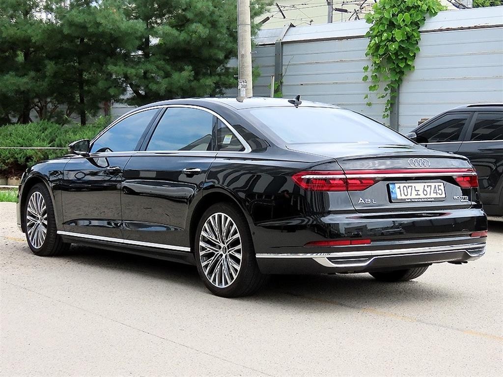 아우디 A8 A8 (D5) 60 TFSI 콰트로 LWB 이미지 3