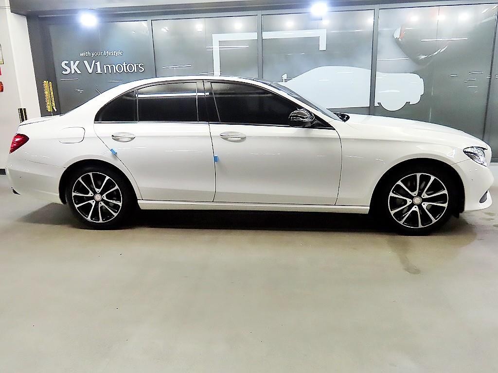 벤츠 E 클래스 E-클래스 W213 E300 아방가르드 이미지 3