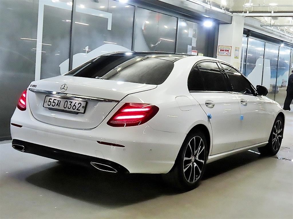 벤츠 E 클래스 E-클래스 W213 E300 아방가르드 이미지 4