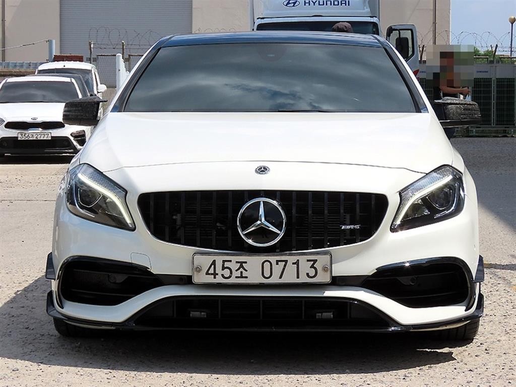 벤츠 A 클래스 A클래스 W176 A45 AMG 4MATIC 이미지 1