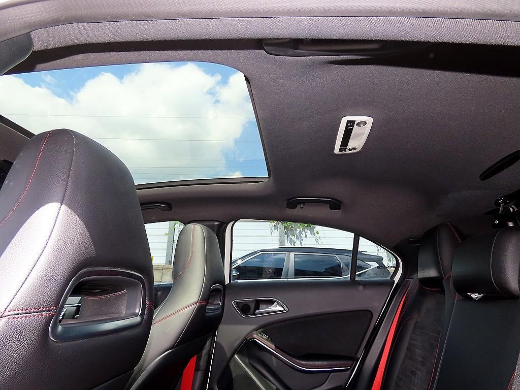 벤츠 A 클래스 A클래스 W176 A45 AMG 4MATIC 이미지 17