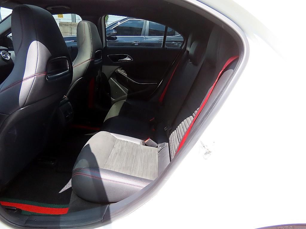 벤츠 A 클래스 A클래스 W176 A45 AMG 4MATIC 이미지 6