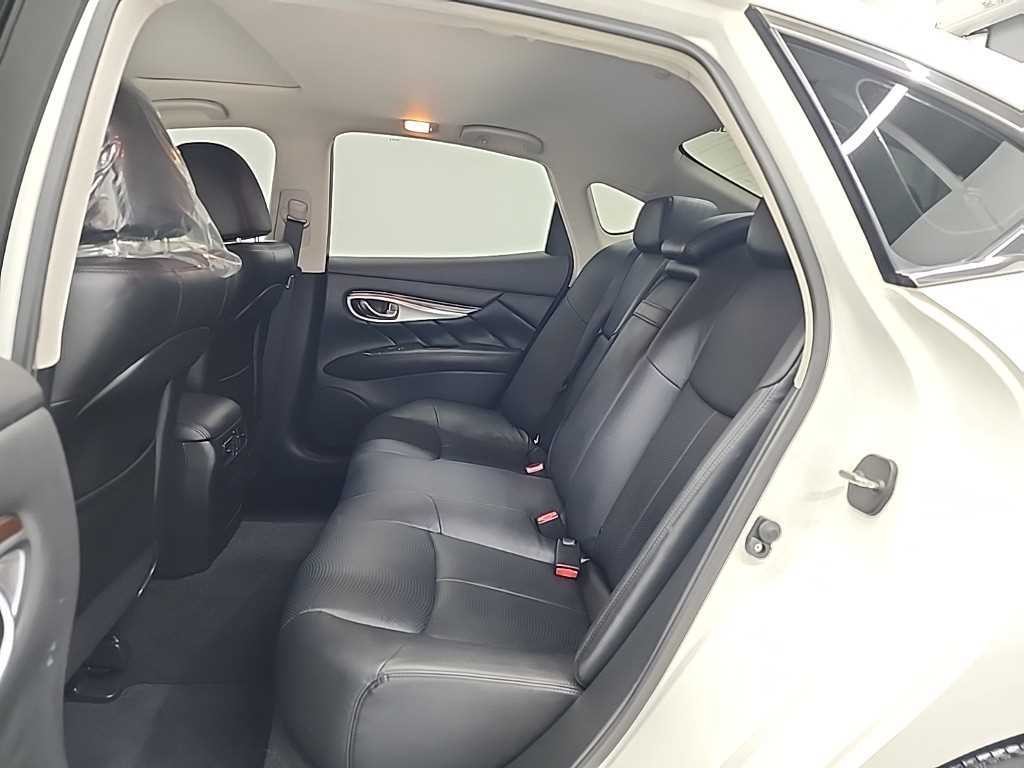 인피니티 Q Q70 3.7스타일 이미지 12