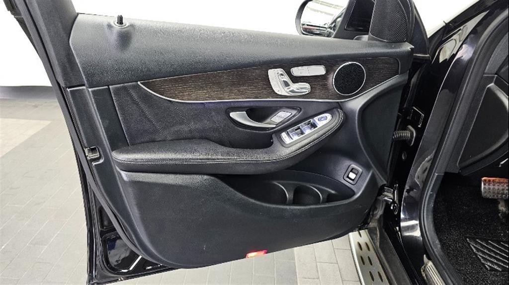 벤츠 GLC 클래스 GLC클래스 X253 GLC 300 4MATIC 쿠페 이미지 8