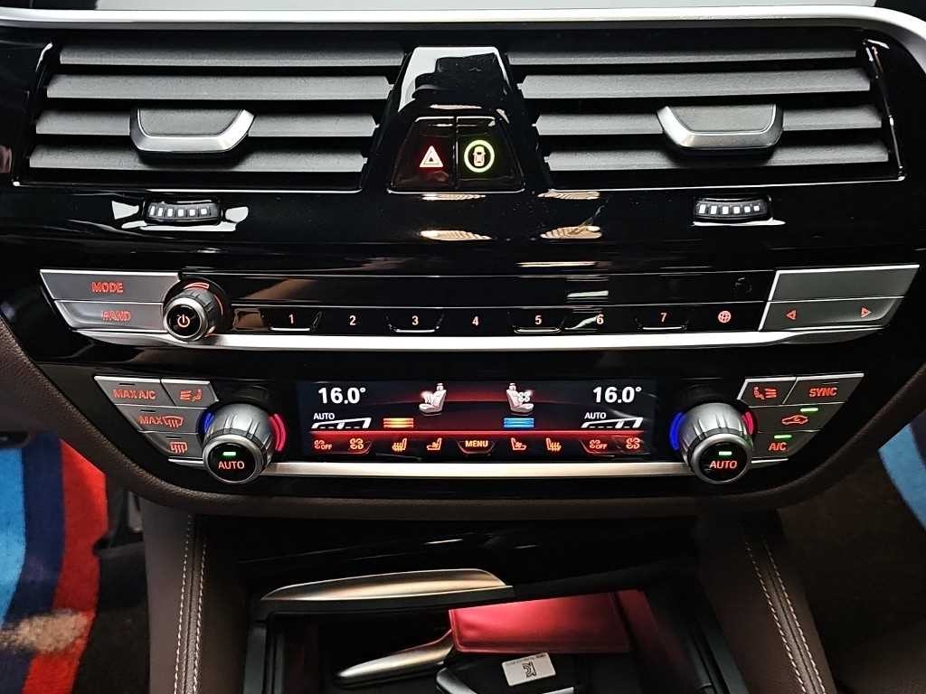 BMW 5시리즈 5시리즈 (G30) M550i xDrive 이미지 10