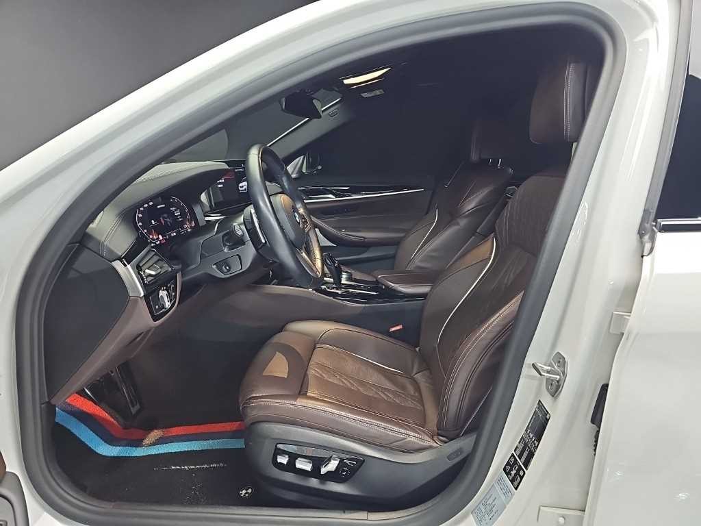 BMW 5시리즈 5시리즈 (G30) M550i xDrive 이미지 11