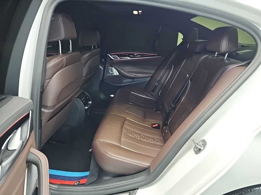 BMW 5시리즈 5시리즈 (G30) M550i xDrive 이미지 12
