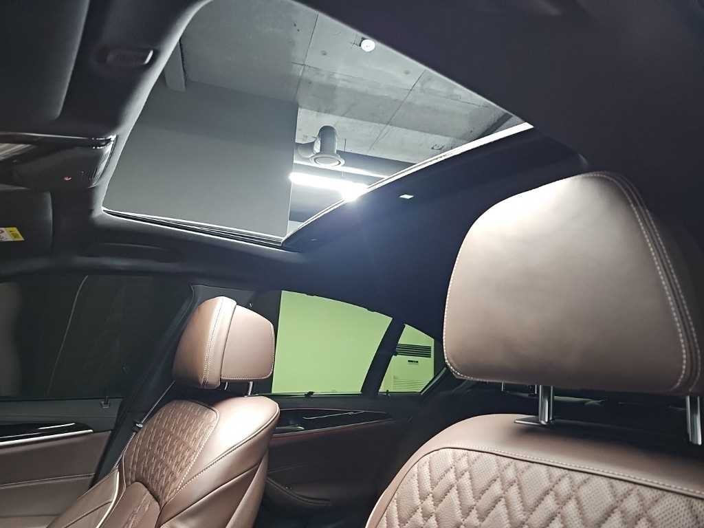 BMW 5시리즈 5시리즈 (G30) M550i xDrive 이미지 14