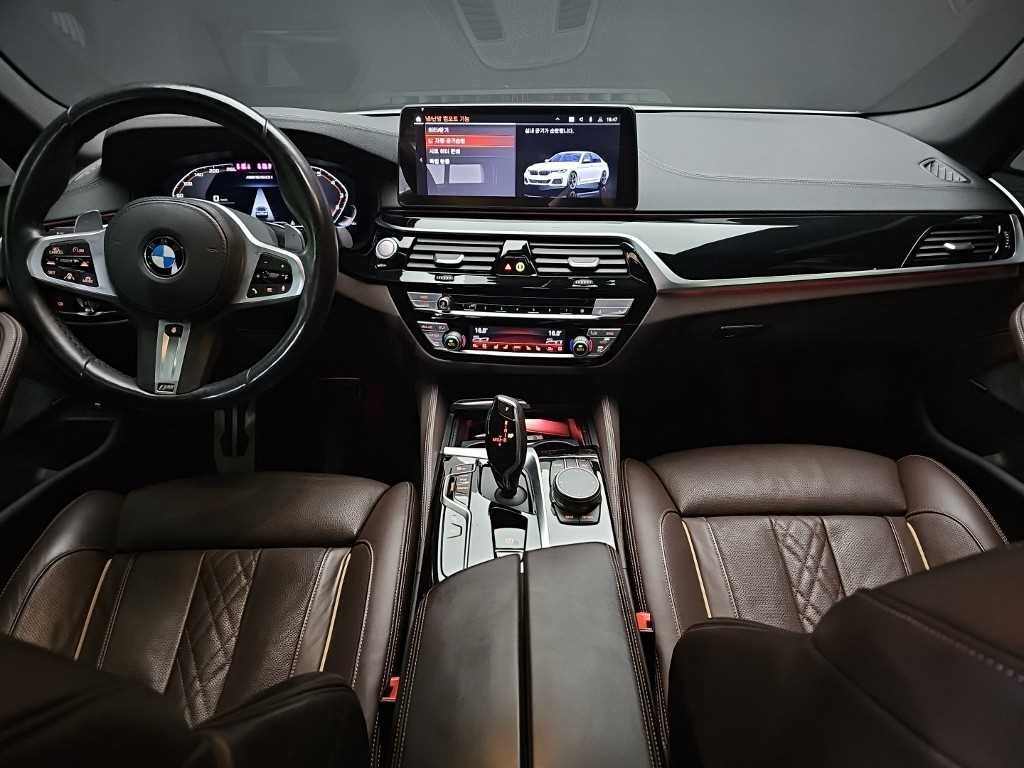 BMW 5시리즈 5시리즈 (G30) M550i xDrive 이미지 7