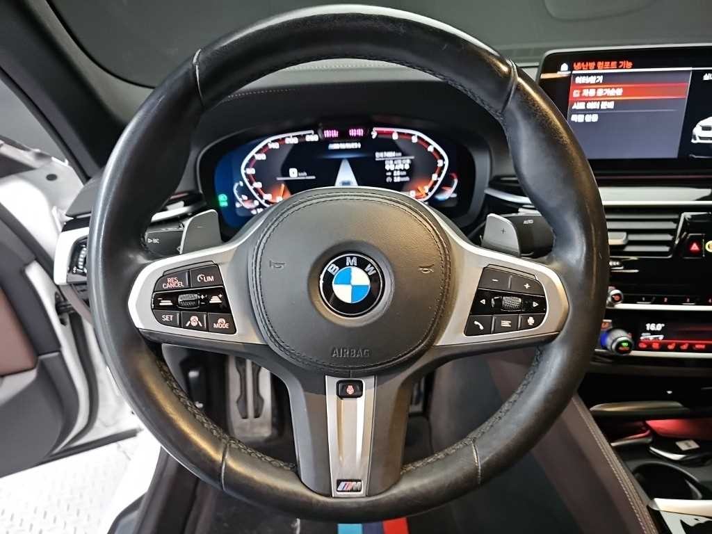 BMW 5시리즈 5시리즈 (G30) M550i xDrive 이미지 9