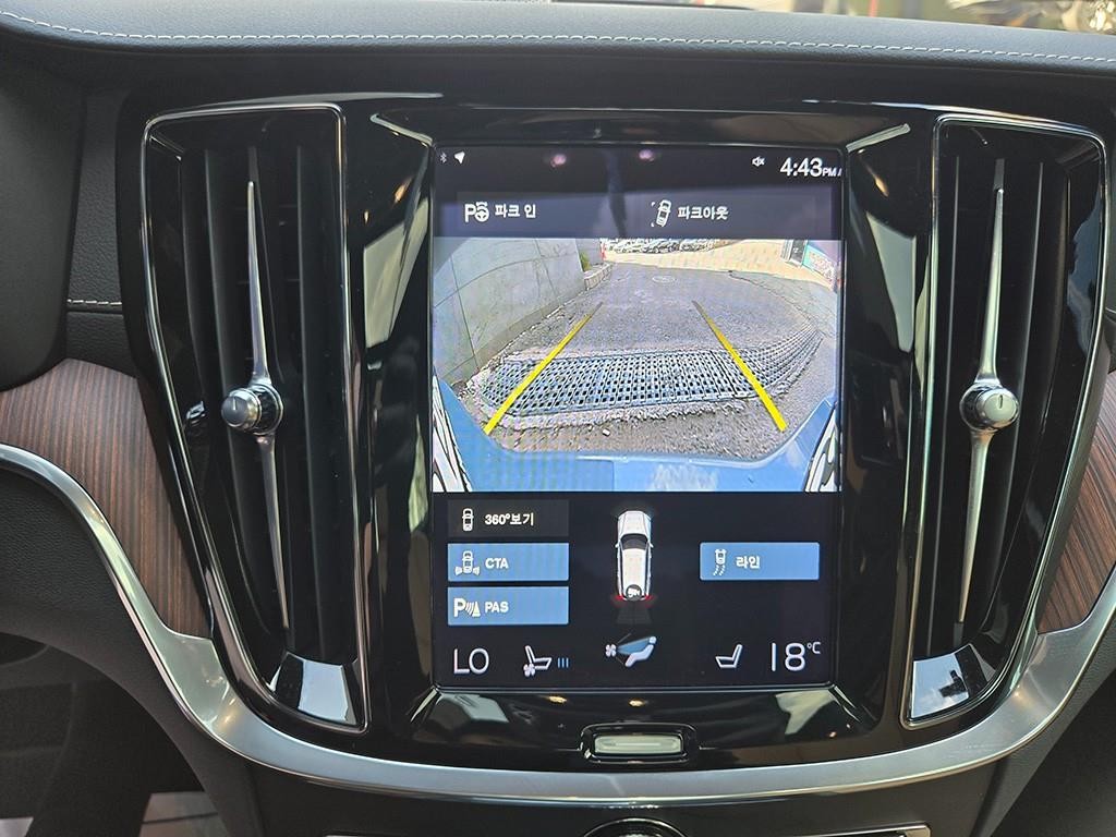 볼보 V60 V60 크로스 컨트리 2세대 2.0 B5 프로 AWD 이미지 18