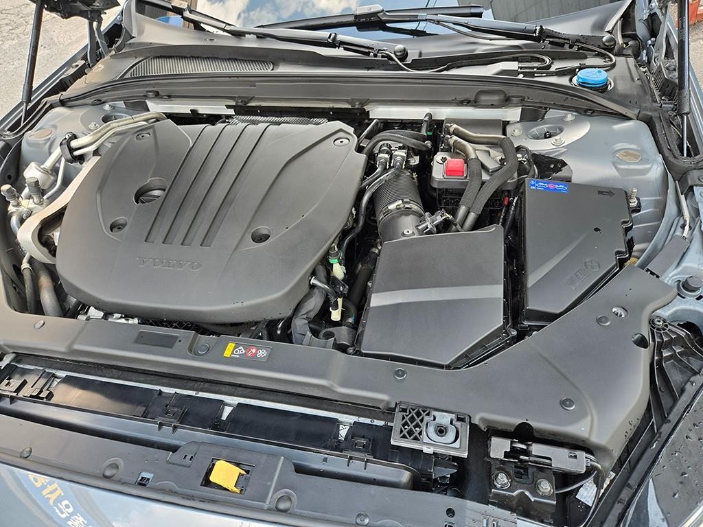 볼보 V60 V60 크로스 컨트리 2세대 2.0 B5 프로 AWD 이미지 19