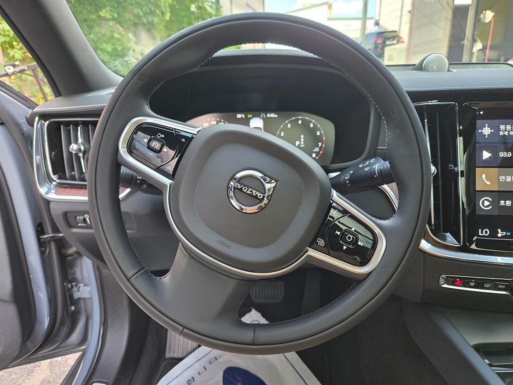 볼보 V60 V60 크로스 컨트리 2세대 2.0 B5 프로 AWD 이미지 7