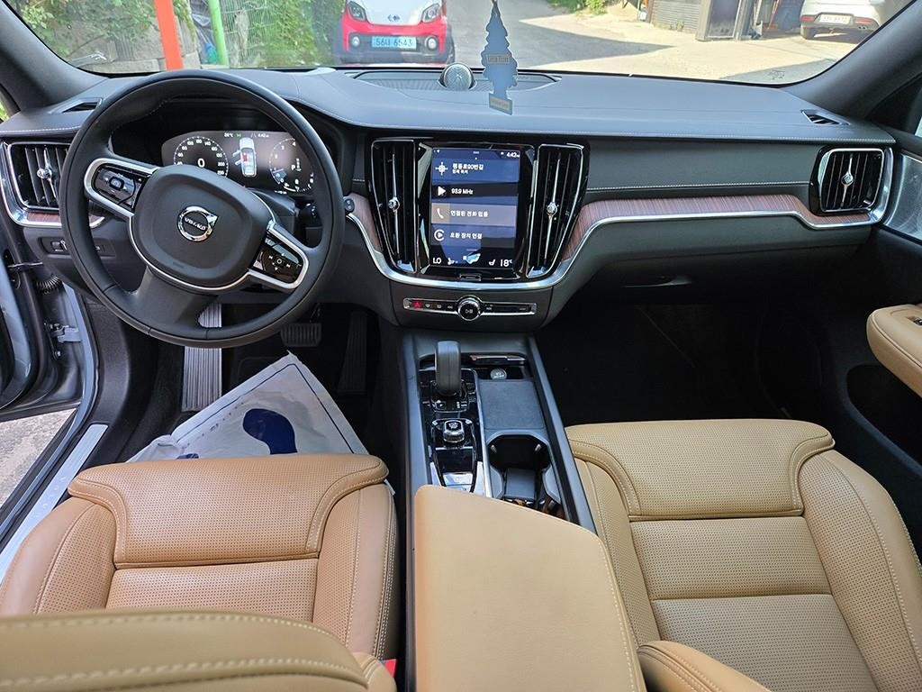 볼보 V60 V60 크로스 컨트리 2세대 2.0 B5 프로 AWD 이미지 9