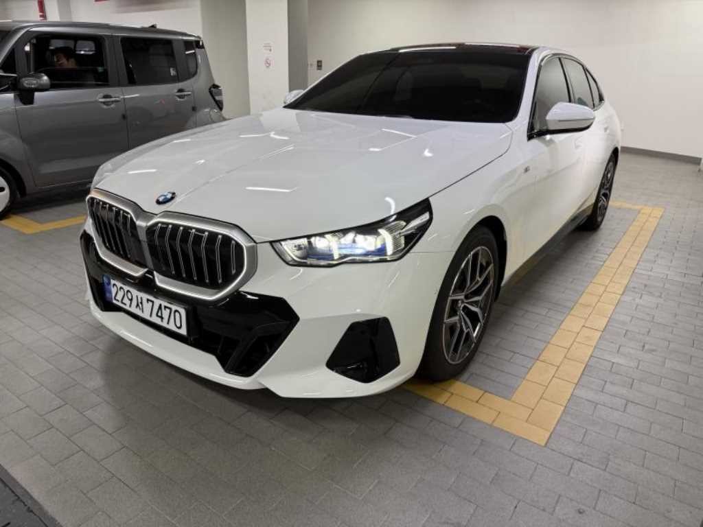 BMW 5시리즈 5시리즈 (G60) 520i M 스포츠 이미지 2