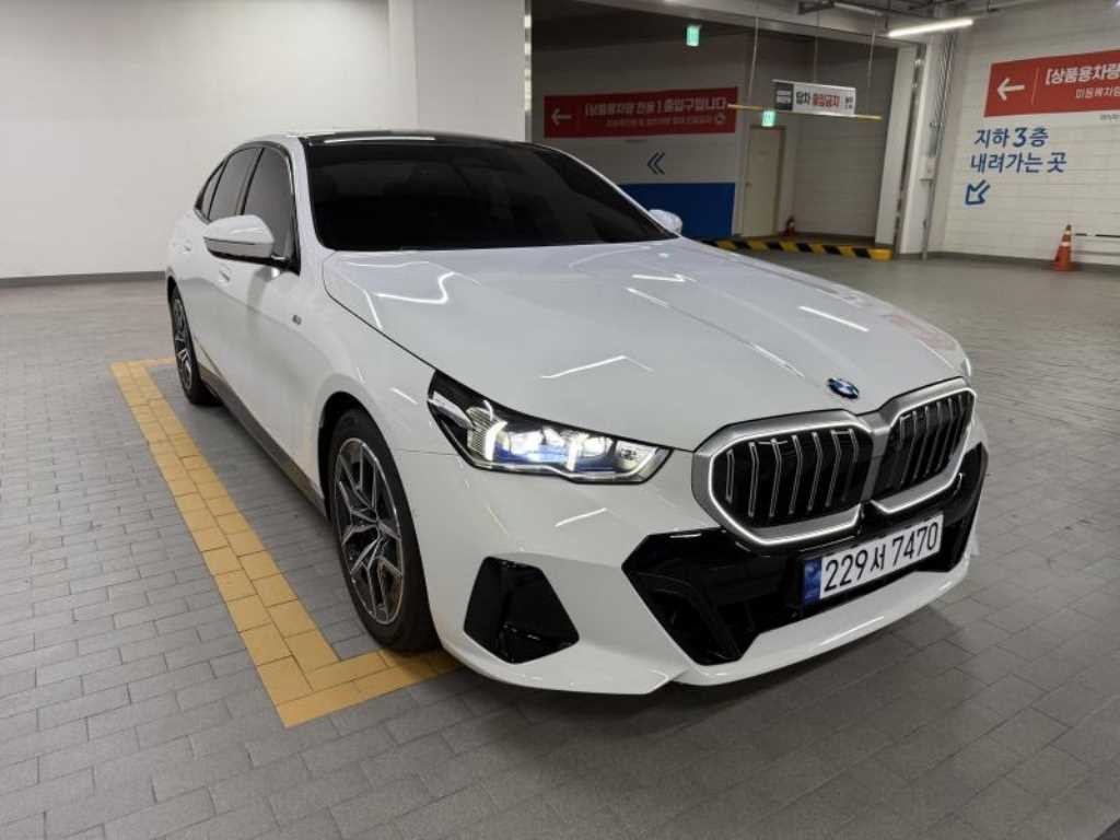 BMW 5시리즈 5시리즈 (G60) 520i M 스포츠 이미지 3