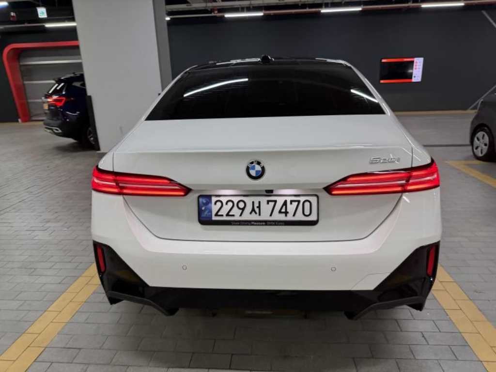 BMW 5시리즈 5시리즈 (G60) 520i M 스포츠 이미지 5